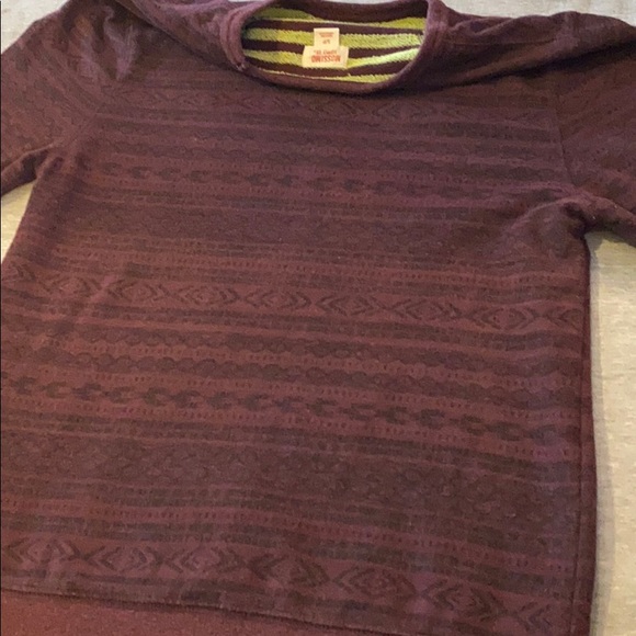 Burgundy and Black Lightweight Sweater - Picture 5 of 5